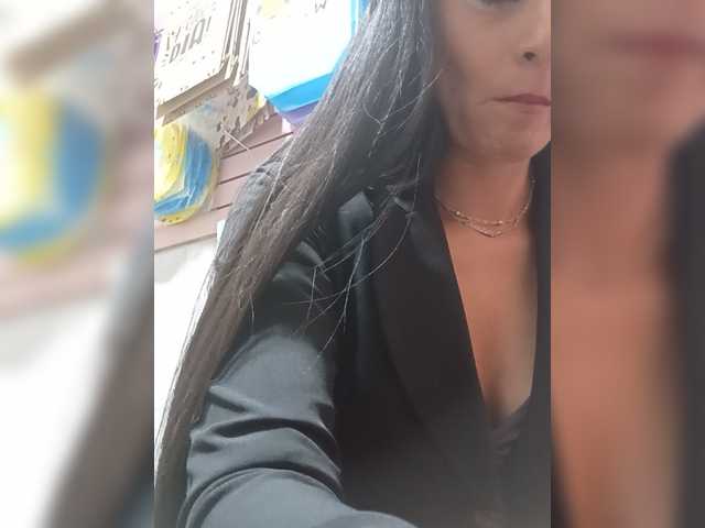 Bella-152 live cam on BongaCams