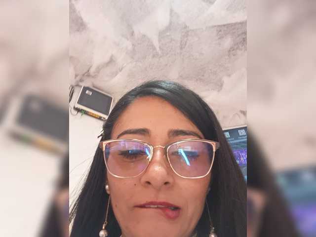 Bella-152 live cam on BongaCams