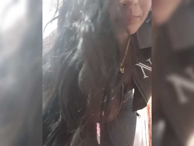 Bella-152 live cam on BongaCams