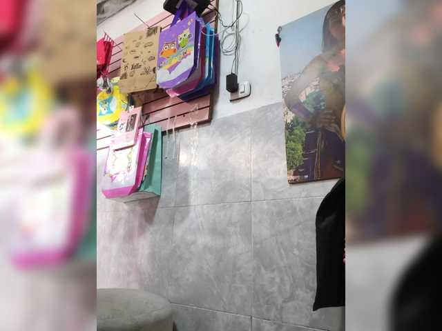 Bella-152 live cam preview