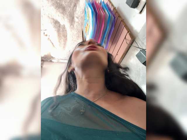 Bella-152 live cam on BongaCams