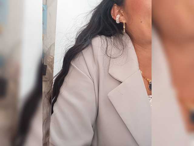 Bella-152 live cam on BongaCams