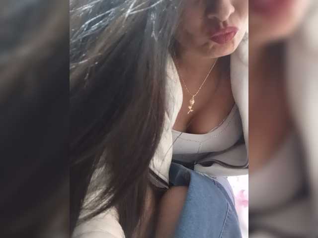 Bella-152 live cam on BongaCams