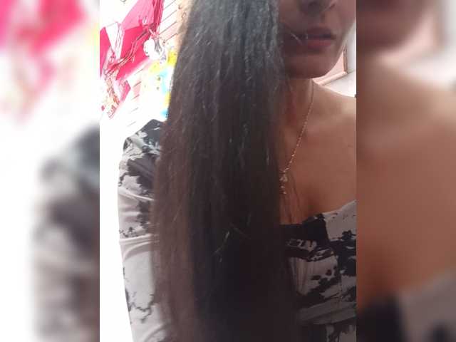 Bella-152 live cam on BongaCams