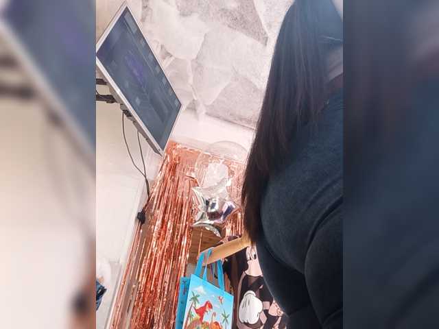 Bella-152 live cam on BongaCams