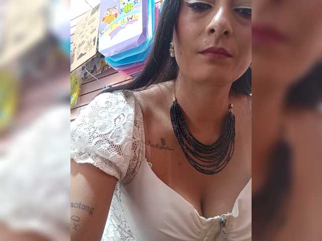Bella-152 live webcam show