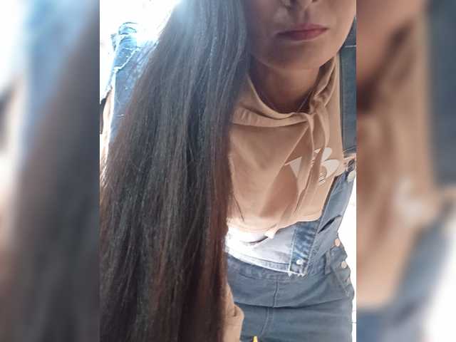 Bella-152 live cam on BongaCams