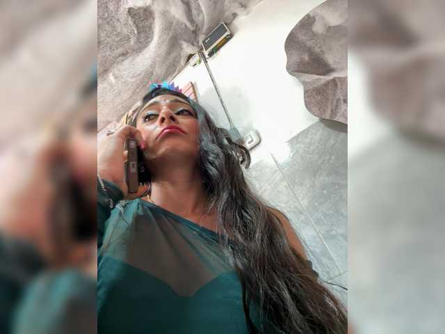 Bella-152 live cam on BongaCams