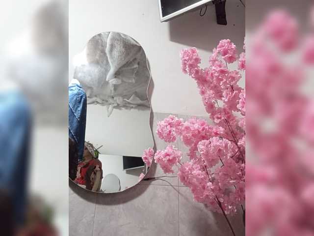 Bella-152 live cam on BongaCams
