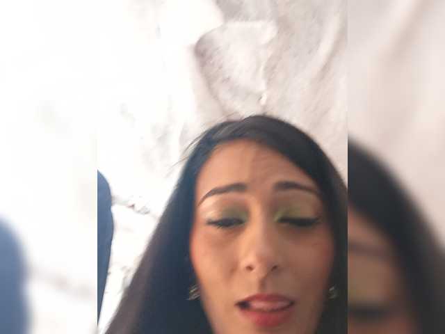 Bella-152 live cam on BongaCams