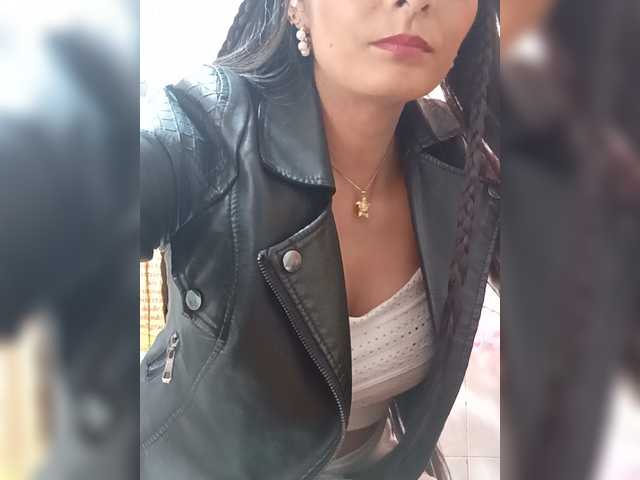 Bella-152 live webcam show