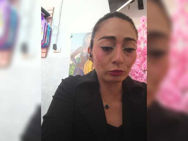 Bella-152 live cam on BongaCams