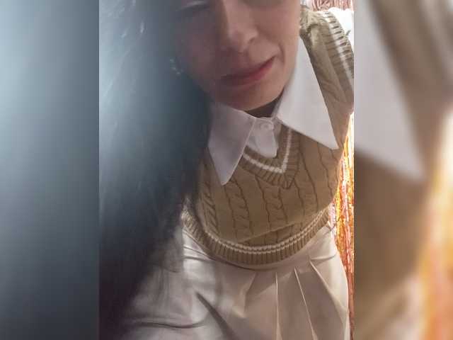 Bella-152 live cam on BongaCams