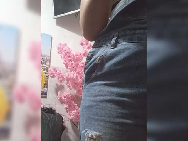 Bella-152 live cam on BongaCams