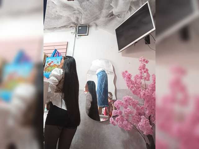 Bella-152 live cam on BongaCams