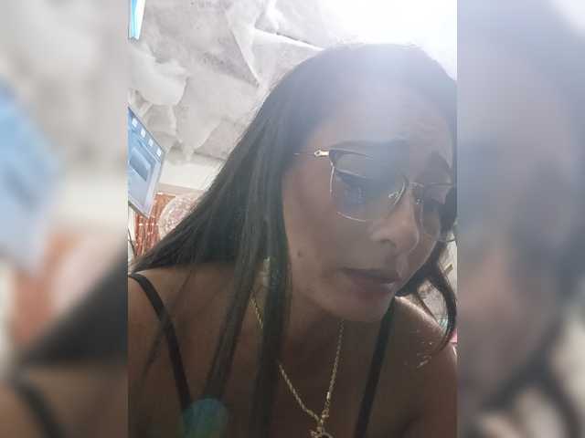 Bella-152 live cam on BongaCams