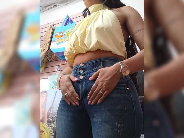 Bella-152 live cam on BongaCams