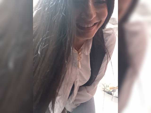 Bella-152 live cam on BongaCams