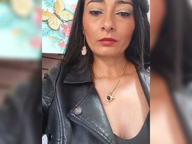Bella-152 live cam on BongaCams