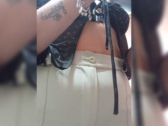 Bella-152 live cam on BongaCams