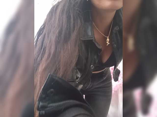 Bella-152 live cam on BongaCams
