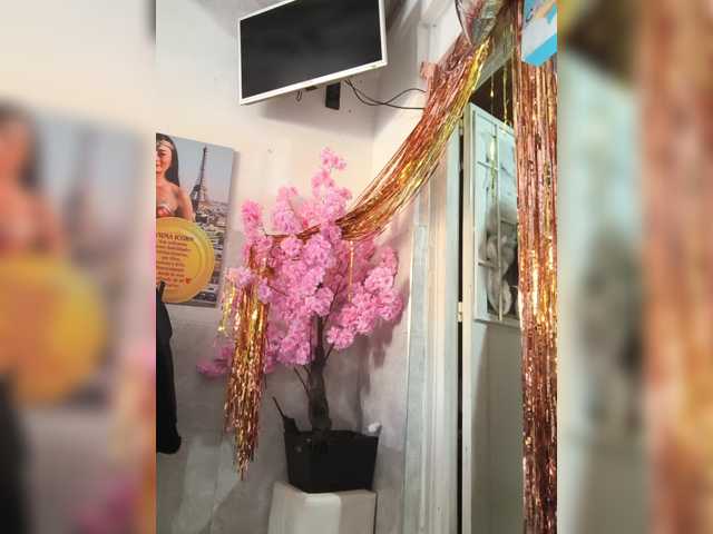 Bella-152 live cam on BongaCams
