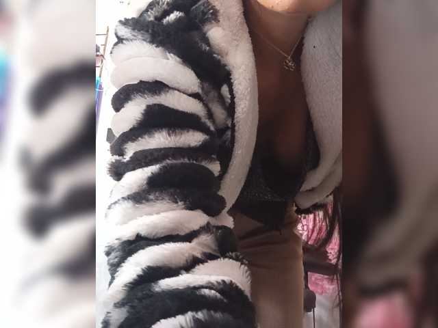 Bella-152 live cam on BongaCams