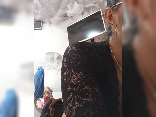 Bella-152 live cam on BongaCams