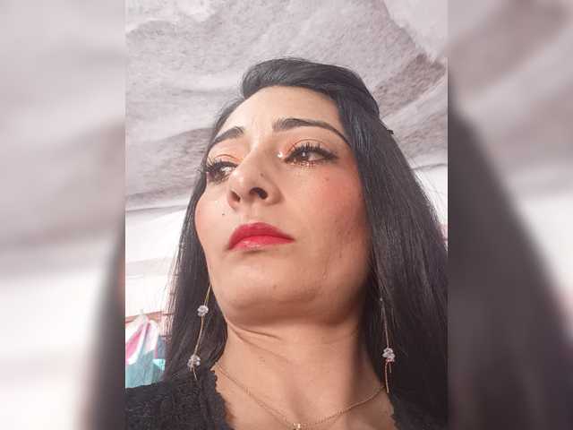 Bella-152 live cam on BongaCams
