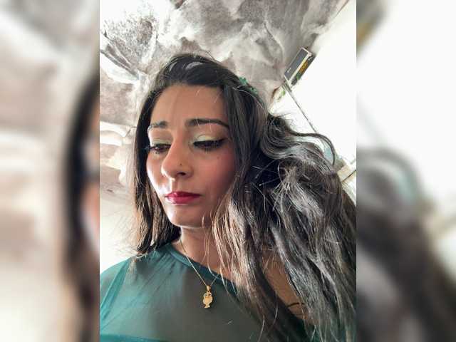 Bella-152 live cam on BongaCams
