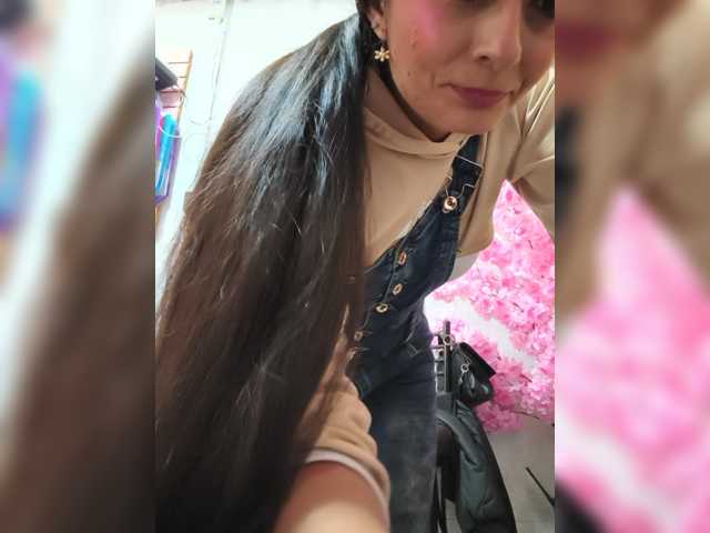 Bella-152 live cam preview