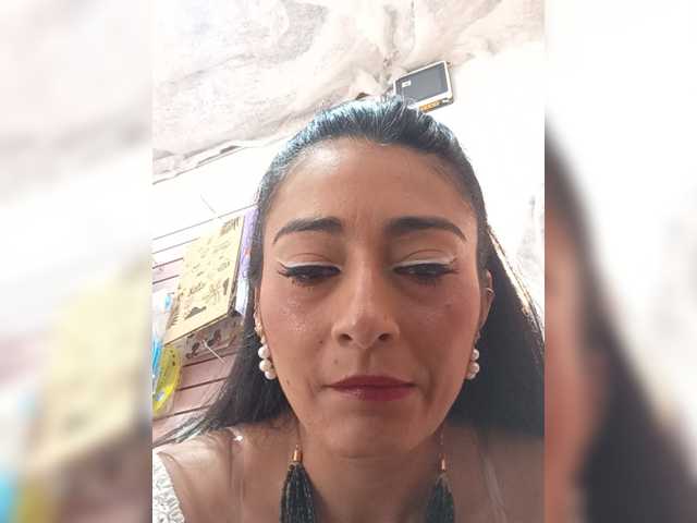 Bella-152 live webcam show
