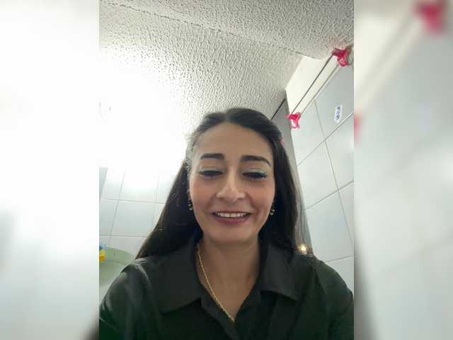 Bella-152's BongaCams show and profile