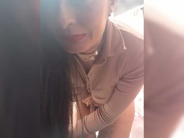 Bella-152 live cam on BongaCams