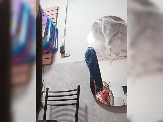 Bella-152 live cam on BongaCams
