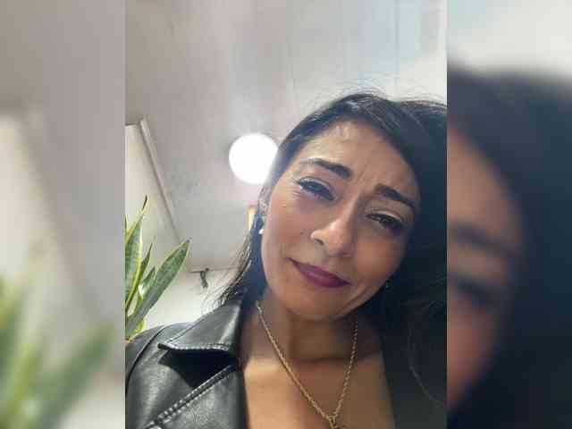Bella-152 Live Webcam on BongaCams