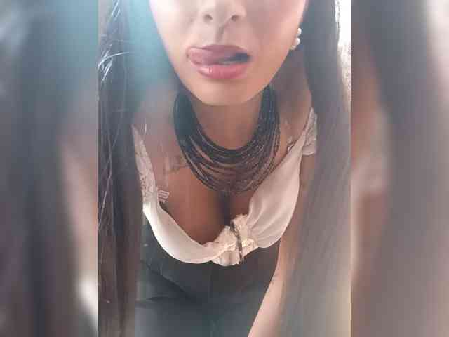 Bella-152 Live Webcam on BongaCams