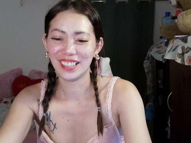 xyzhoney69 live cam on BongaCams