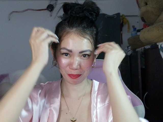 xyzhoney69 live cam on BongaCams