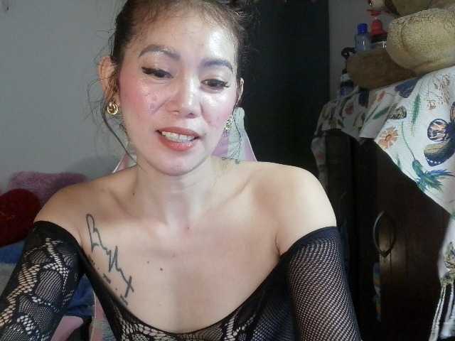 xyzhoney69 live cam on BongaCams
