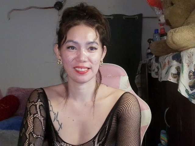 xyzhoney69 live webcam show