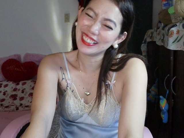 xyzhoney69 live cam on BongaCams