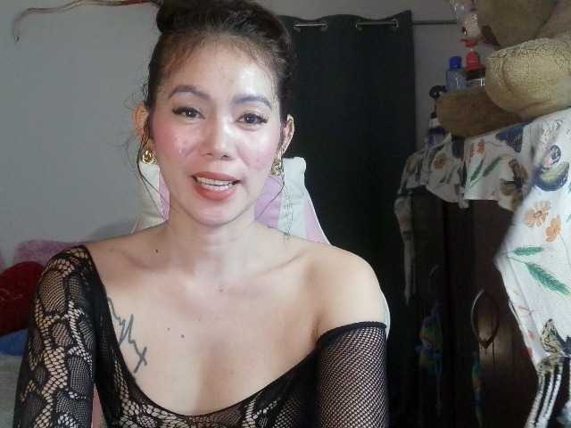 xyzhoney69 live cam on BongaCams