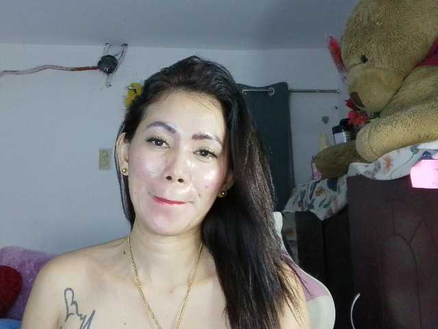 xyzhoney69 live cam on BongaCams