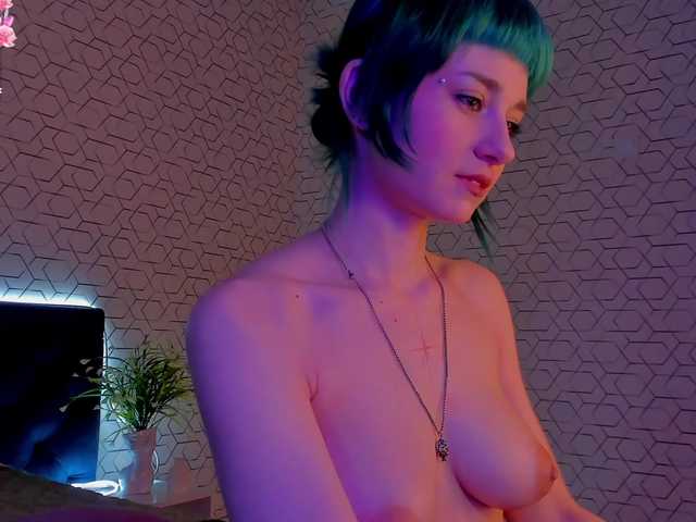 Scarle-Whisper's BongaCams show and profile