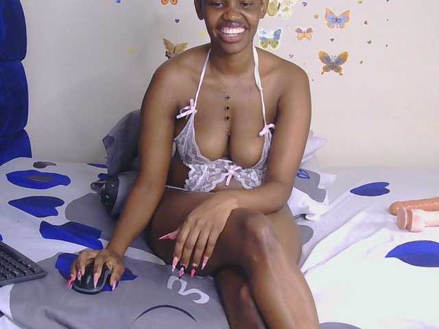 le modèle PinkKittyy est en webcam porno dans un show sur le site bongacams, il possède les tags suivants: Ebony,Brunette,Trimmed