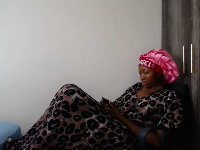 KittyKissess webcam