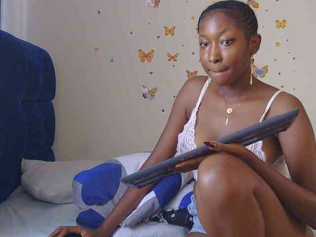 KittyKissess webcam