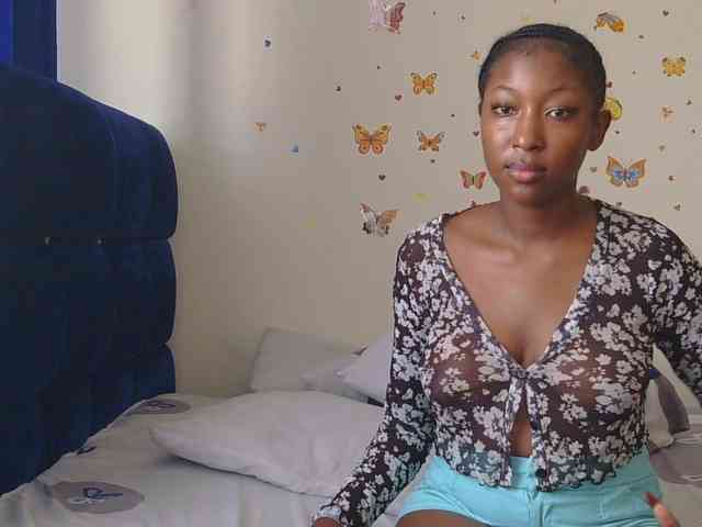 KittyKissess webcam