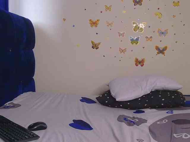 KittyKissess webcam